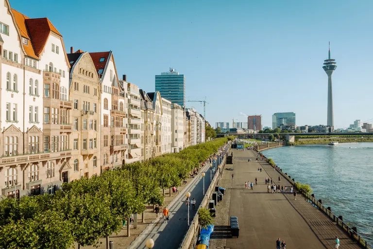 Rhine embankment promenade in Düsseldorf with a view of the Rhine Tower