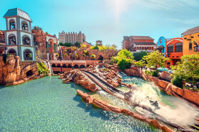 Chiapas log flume splashing down in Phantasialand's Mexico area